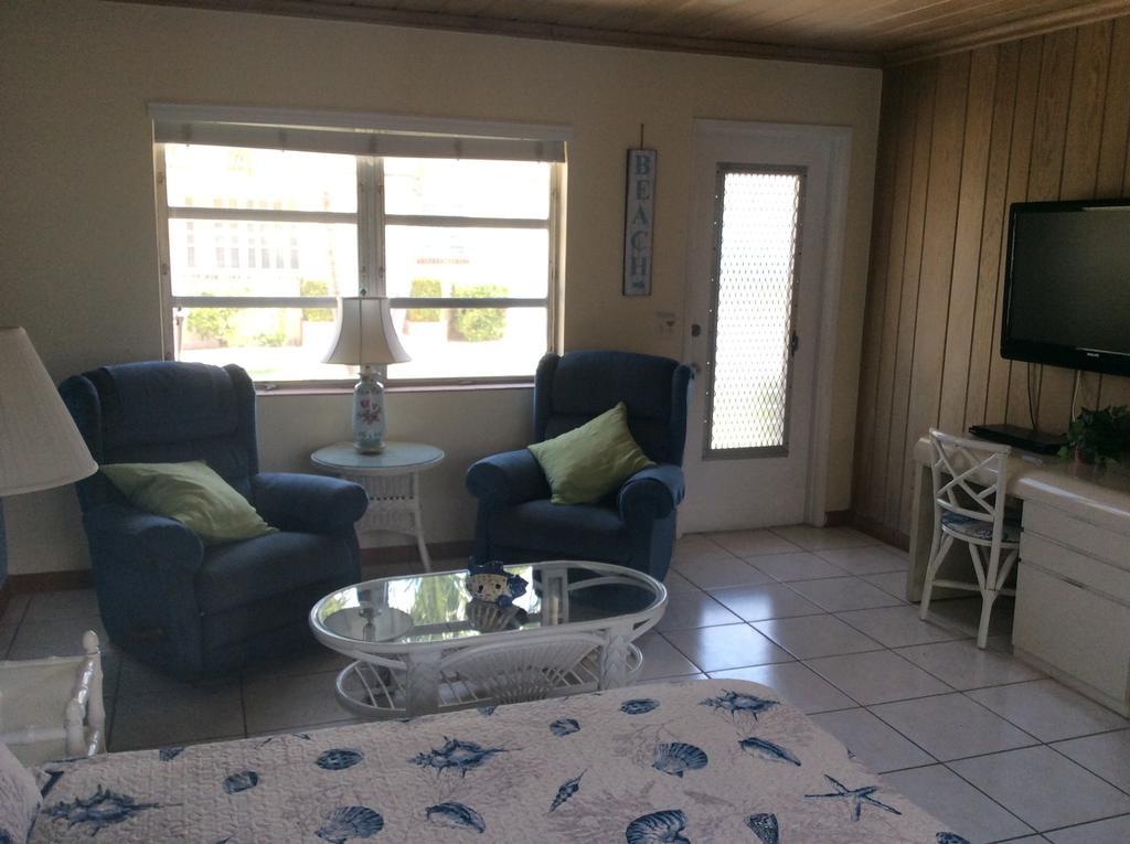 The Grove Condominium Delray Beach Room photo